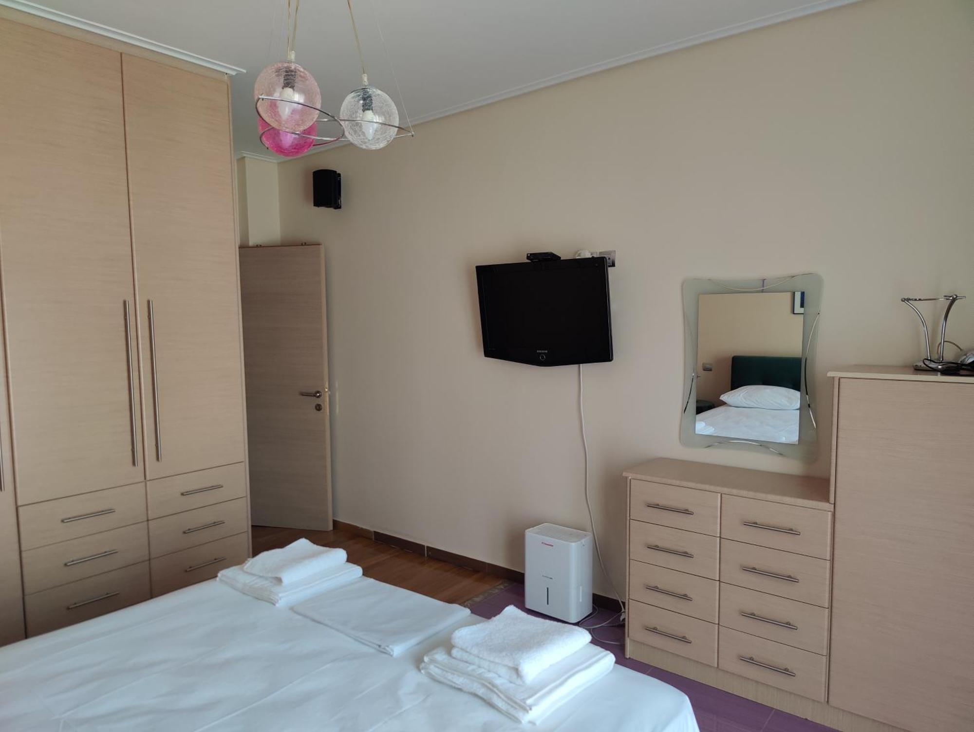 John'S Modern Apartments Artemida Екстер'єр фото